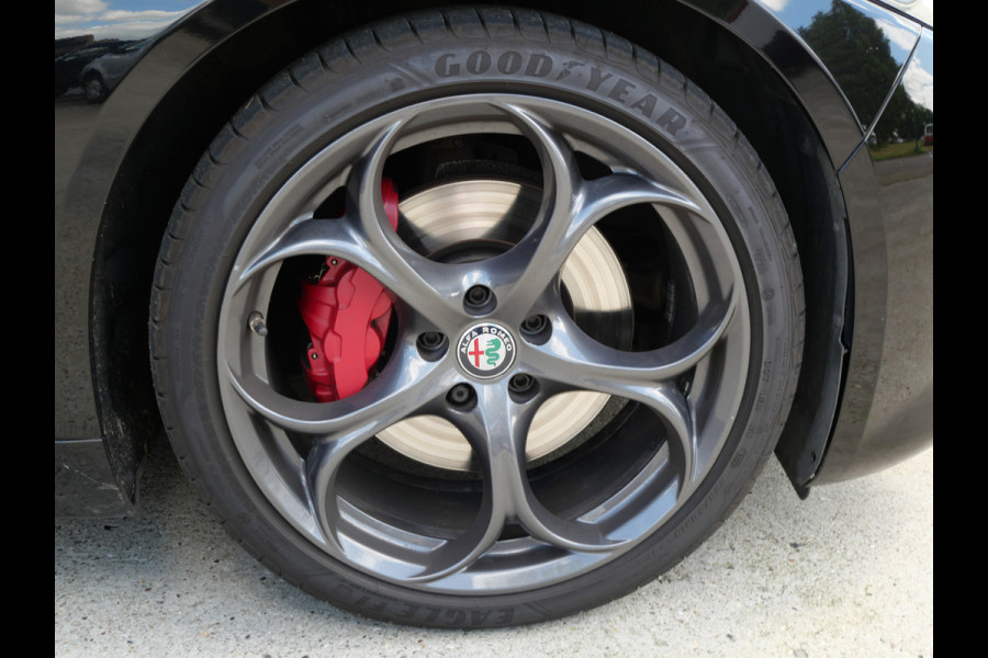 Alfa Romeo Giulia 2.0T AWD VELOCE | 280 PK | KEYLESS | TREKHAAK | CAMERA | ALL-IN!!