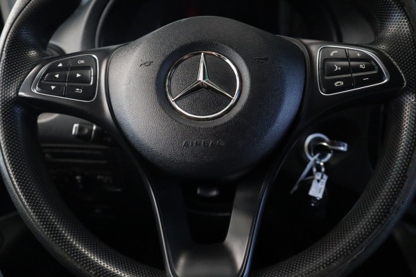 Mercedes-Benz Vito 111 CDI Lang Climat Control, achteruitcamera,trekhaak, cruise control.