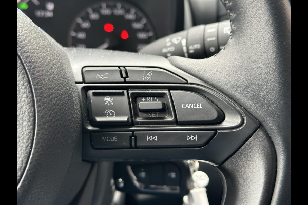 Toyota Yaris 1.5 Hybrid Active | Airco | Achteruitrijcamera | Cruise Control | half lederen bekleding |