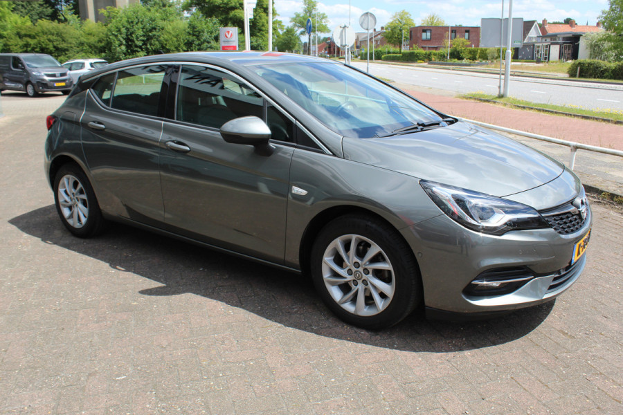 Opel Astra 1.2 146 pk Elegance 5 deurs Trekhaak, Parkeer sensoren V+A, Achteruitrijcamera, LM velgen, Navigatie, Cruise control Comfort Stoelen, DAB, Apple Carplay, Keyless entry