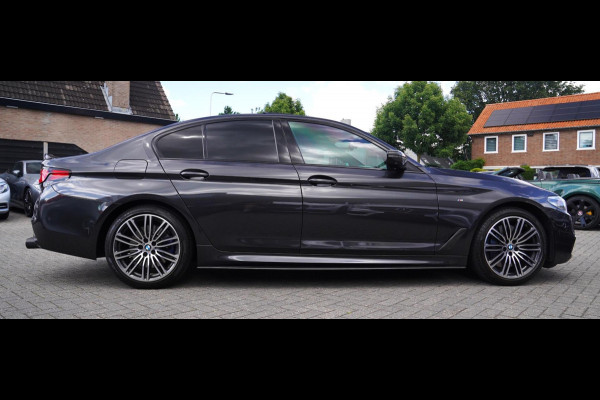 BMW 5 Serie 540i xDrive High Executive | M-pakket | Adaptieve Cruise | Stoelverwarming/koeling | Panorama | Carbon | M-performance