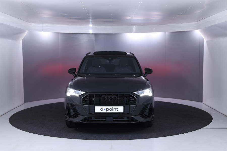 Audi Q3 45 TFSI e S-Line 245 pk S-tronic | Panoramadak | Elektr. trekhaak | Verlengde garantie | Navigatie   | Parkeersensoren (Park assist) | Achteruitrijcamera |