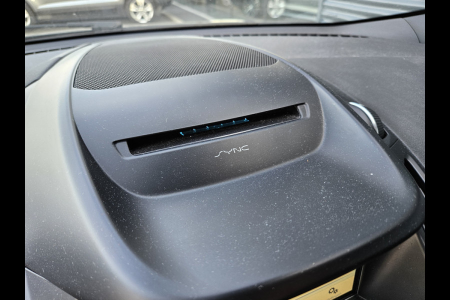 Ford Kuga 1.5 EcoBoost ST Line Black 150pk | Trekhaak Afn | Apple Carplay | Sony Sound | bi Xenon  | 19"L.M | Sportstoelen Verwarmd | DAB | Blind Spot |
