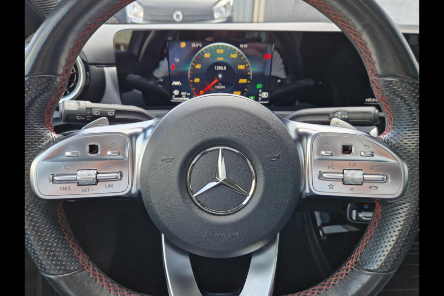 Mercedes-Benz A-Klasse 200 AMG Line Automaat | Panoramadak | Leder/Alacantara | Navi | Clima | 18" Velgen | PDC | Cruise | LED |