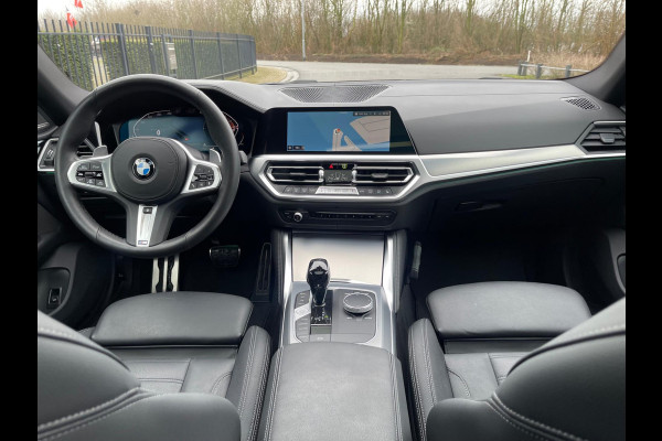 BMW 4 Serie Gran Coupé 420i M-Sportpakket / LED / Leder / Navigatie / Schuifdak / Stoelverwarming / DAB / Harman/Kardon / 19 inch