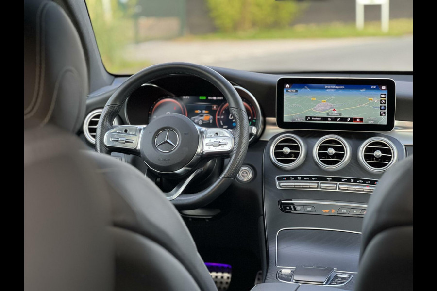 Mercedes-Benz GLC Coupé 300e 4MATIC AMG Schuifdak|Camera 360°|Keyless|Sfeerverlichting|Night pakket|Stoelventilatie|Trekhaak