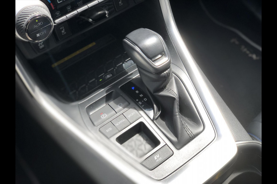 Toyota RAV4 2.5 Hybrid Bi-Tone | Dodehoekherkenning, Parkeersensoren, Elektrische achterkep, Stoel + Stuurverwarming, Weinig KM