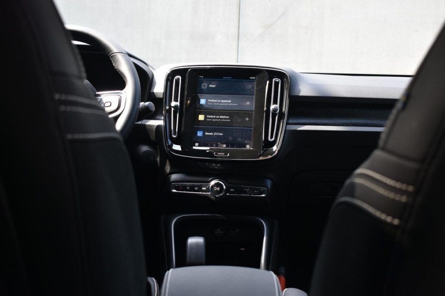Volvo C40 408PK Twin Motor Intro Edition 78 kWh / Nubuck bekleding / Google infotainment / Panoramadak / Adaptieve cruise control / BLIS / Apple Carplay / Keyless entry / 20'' Velgen /