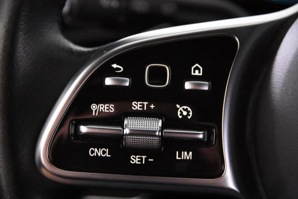 Mercedes-Benz A-Klasse 180 d Launch Edition *Leer*Navigatie*Stoelverwarming*