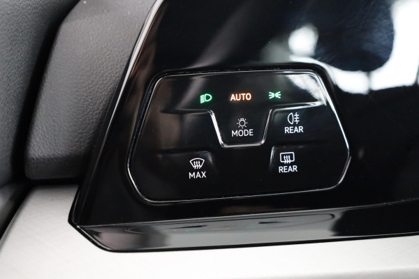 Volkswagen Golf 1.0 TSI Life 110 pk | Navigatie | Parkeersensoren | LED koplampen | Adaptieve cruise control |
