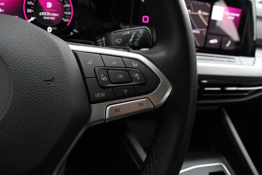 Volkswagen GOLF Variant 1.0 eTSI 110pk DSG Life | Navigatie | Climate Control | Parkeer sensoren | Cruise control adaptive | Stoelverwarming | Led