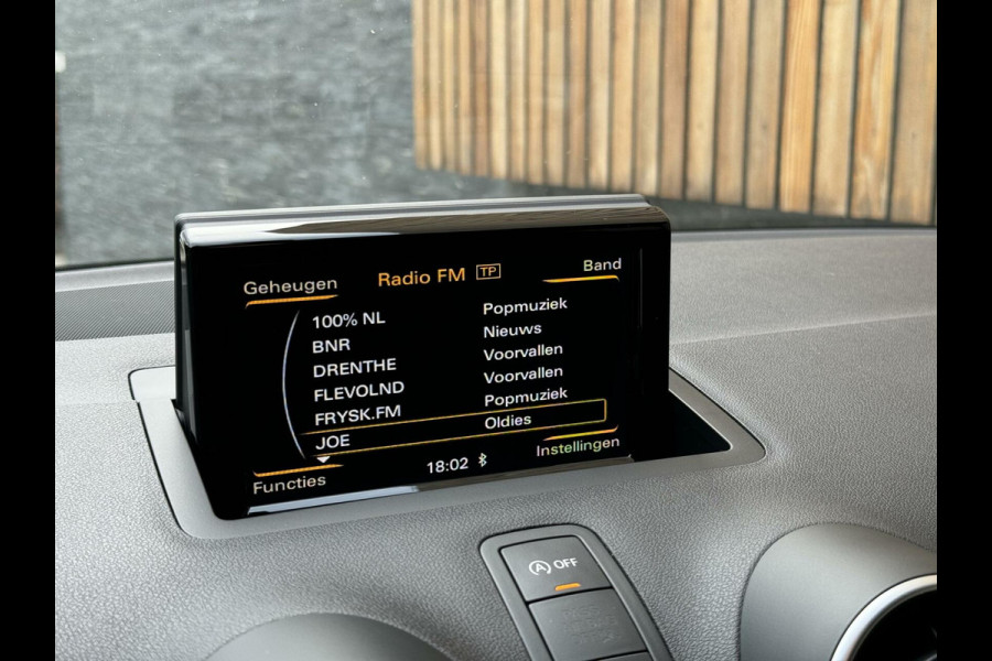 Audi A1 Sportback 1.0 TFSI Adrenalin S-line | Navigatie | Airco | Cruise control | Lichtmetalen velgen | Bluetooth | Zwart dak!