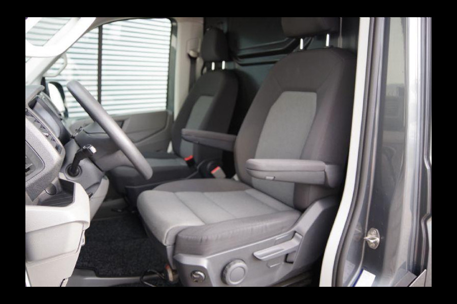 Volkswagen Crafter 50 2.0 TDI L3H2 (L2H1) 177PK AUT. 3.5T TREKGEW. CAMERA, NAVI, CRUISE, AIRCO, STOELVERWARMING, DUBBEL LUCHT