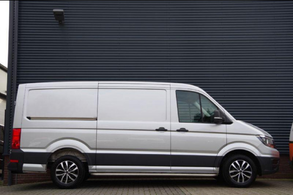 Volkswagen Crafter 35 2.0 TDI L3H2 (L2H1) 140PK AUT. CAMERA, NAVI, TREKHAAK, CRUISE, AIRCO, PARKEERSENSOREN, NL AUTO, NAP