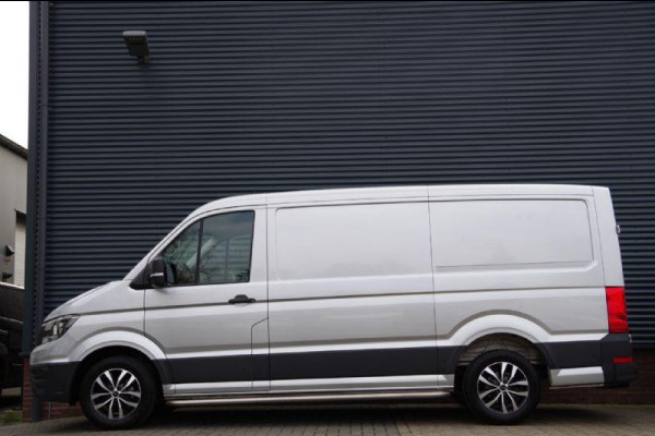 Volkswagen Crafter 35 2.0 TDI L3H2 (L2H1) 140PK AUT. CAMERA, NAVI, TREKHAAK, CRUISE, AIRCO, PARKEERSENSOREN, NL AUTO, NAP