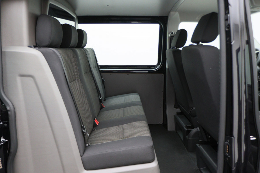 Volkswagen Transporter 2.0 TDI L2H1 DC Comfortline 5-Zits, Airco, Cruise, PDC, Navigatie, Trekhaak, Side-Bars, DAB, 18''