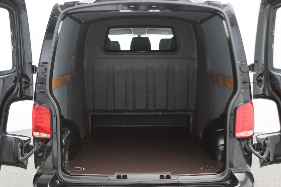 Volkswagen Transporter 2.0 TDI L2H1 DC Comfortline 5-Zits, Airco, Cruise, PDC, Navigatie, Trekhaak, Side-Bars, DAB, 18''