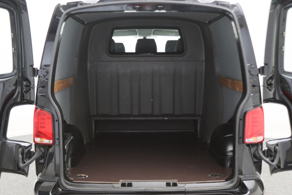 Volkswagen Transporter 2.0 TDI L2H1 DC Comfortline 5-Zits, Airco, Cruise, PDC, Navigatie, Trekhaak, Side-Bars, DAB, 18''