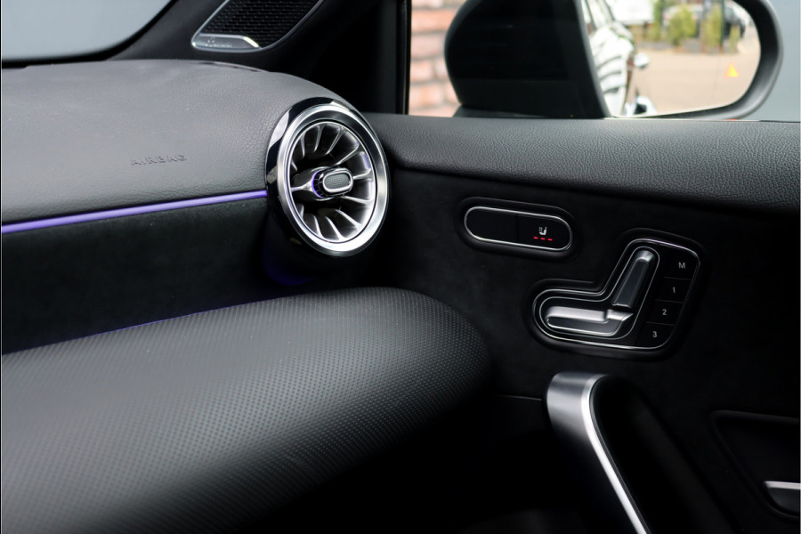 Mercedes-Benz A-Klasse 250 e Premium+ AMG Line Aut8 | Panoramadak | Distronic+ | Burmester | Memory | HUD | Verwarmd Stuurwiel | Surround Camera | Keyless Go | Multibeam LED |
