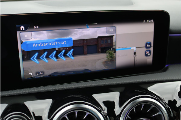 Mercedes-Benz A-Klasse 250 e Premium+ AMG Line Aut8 | Panoramadak | Distronic+ | Burmester | Memory | HUD | Verwarmd Stuurwiel | Surround Camera | Keyless Go | Multibeam LED |