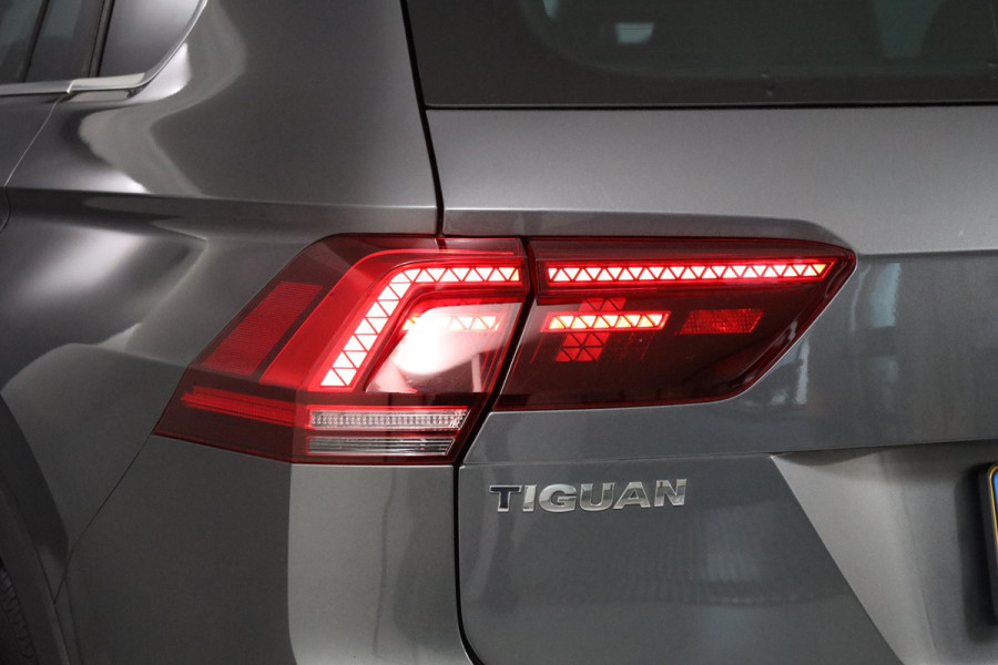 Volkswagen Tiguan 1.5 TSI ACT Highline Business R-line 150 pk Automaat (DSG) | Navigatie | Panoramadak | Elektr. trekhaak | Parkeersensoren (Park assist) | Achteruitrijcamera |