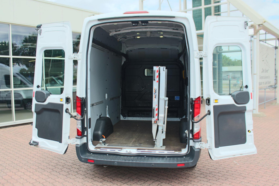 Ford Transit 310 2.0 TDCI L2H3 Trend Navigatie / PDC / Oprijplaat 400 Kg/ DAB+/ Voorruit Verwarmd/ 34.496 KM!/ Adaptieve Cruise Control/