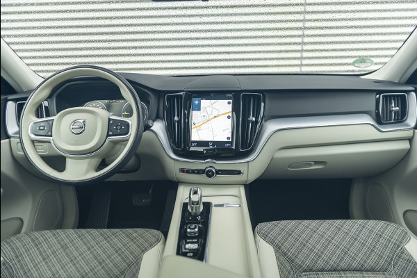 Volvo XC60 T8 Aut. Momentum Pro Panoramadak Navigatie 390pk