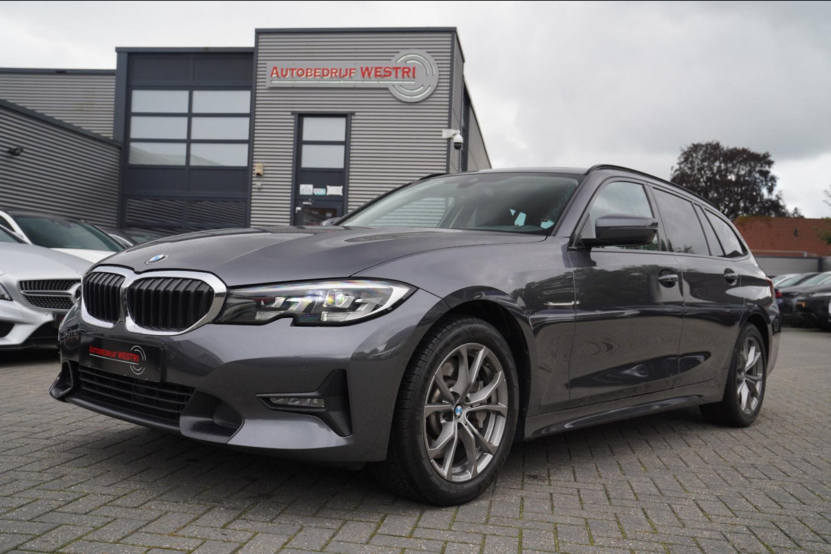 BMW 3 Serie Touring 330i Executive Edition | Sportstoelen | Elektrische trekhaak | 259PK | NAP | Dealer onderhouden |