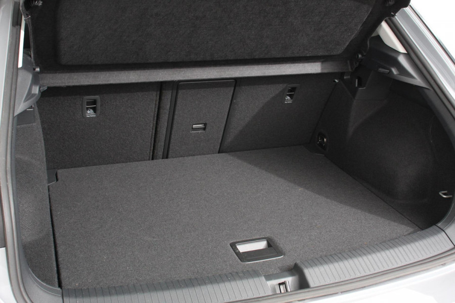 Volkswagen T-Roc 1.5 TSI 150pk DSG Style | Navigatie | Apple Carplay/Android Auto | Parkeersensoren | Camera | Blind Spot Assist | Adaptive Cruise Control | Elektrische achterklep | Stoel- en stuurverwarming | Getinte ramen | Virtual Cockpit | Climate Control