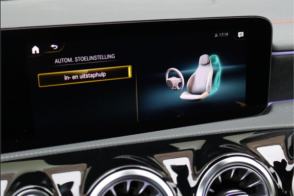 Mercedes-Benz CLA-Klasse 180 AMG Line Aut7 | Memorypakket | Panoramadak | Burmester | Augmented Reality | Sfeerverlichting | Camera | Nightpakket |
