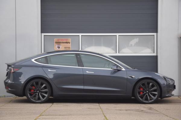 Tesla Model 3 Performance 75 kWh + ZOMER EN WINTERBANDEN