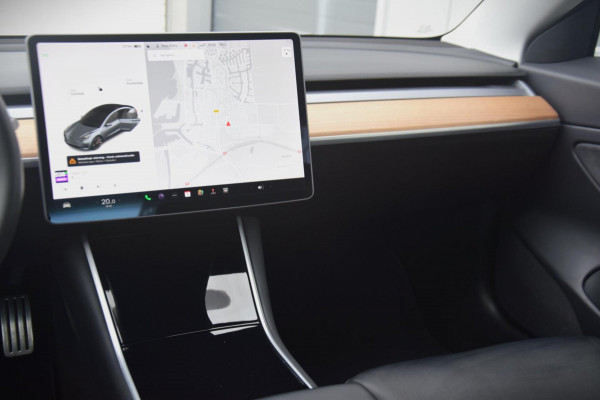 Tesla Model 3 Performance 75 kWh + ZOMER EN WINTERBANDEN