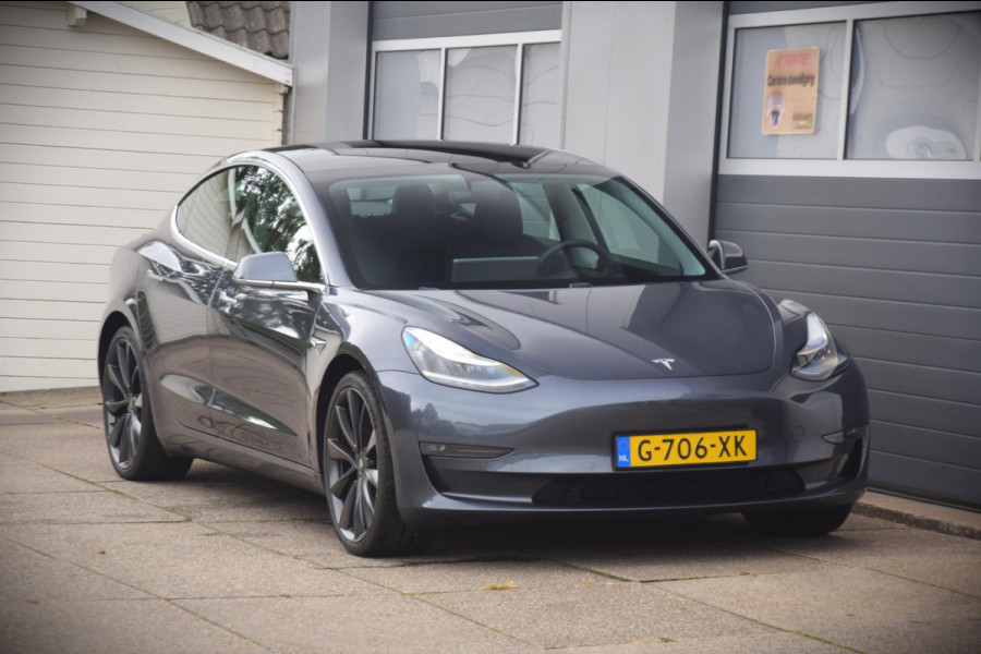 Tesla Model 3 Performance 75 kWh + ZOMER EN WINTERBANDEN