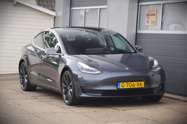 Tesla Model 3 Performance 75 kWh + ZOMER EN WINTERBANDEN