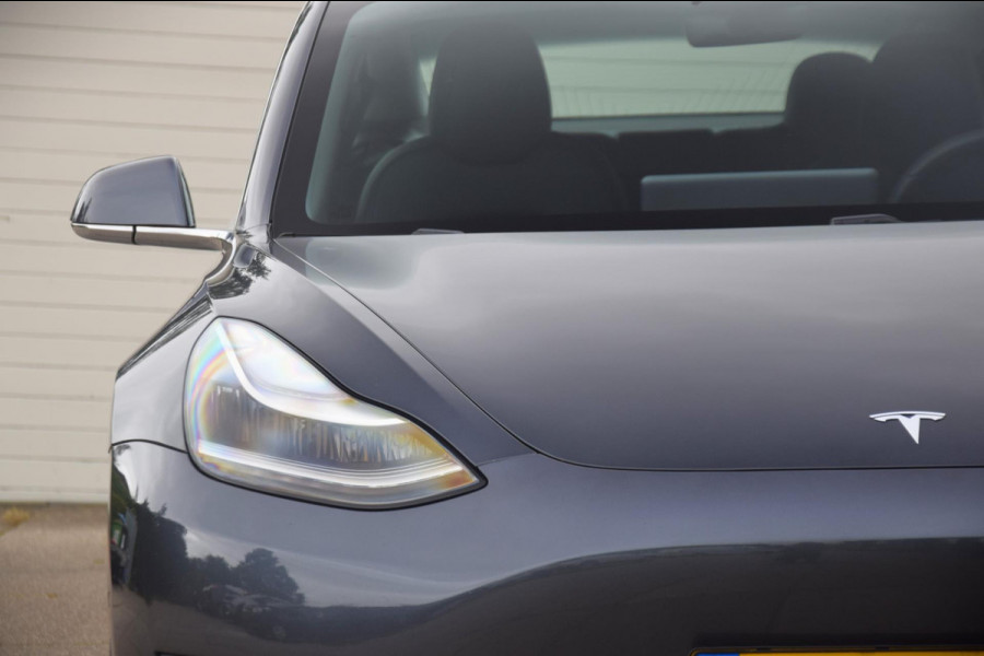 Tesla Model 3 Performance 75 kWh + ZOMER EN WINTERBANDEN