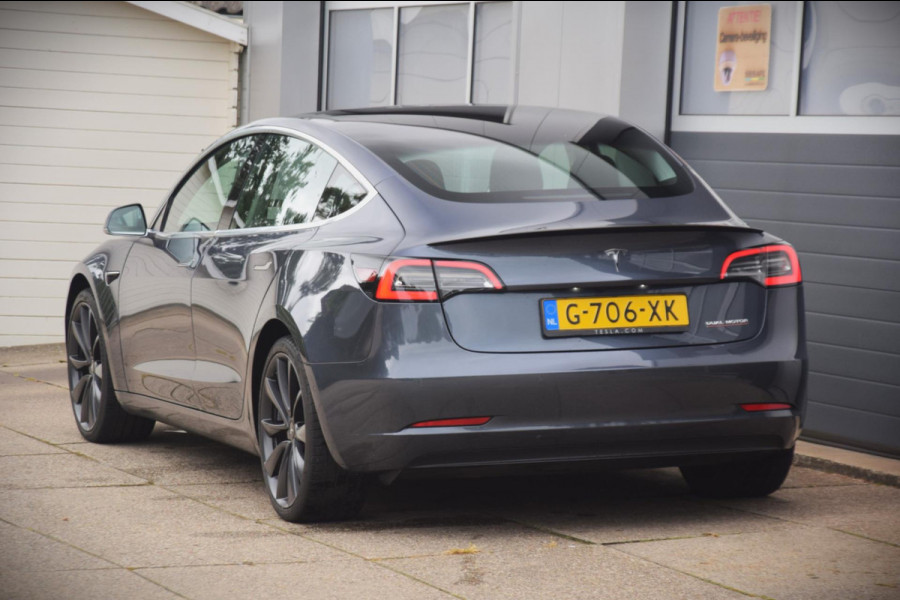 Tesla Model 3 Performance 75 kWh + ZOMER EN WINTERBANDEN