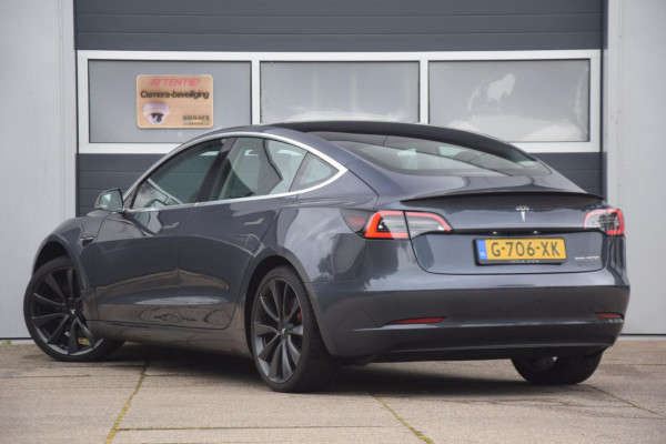 Tesla Model 3 Performance 75 kWh + ZOMER EN WINTERBANDEN