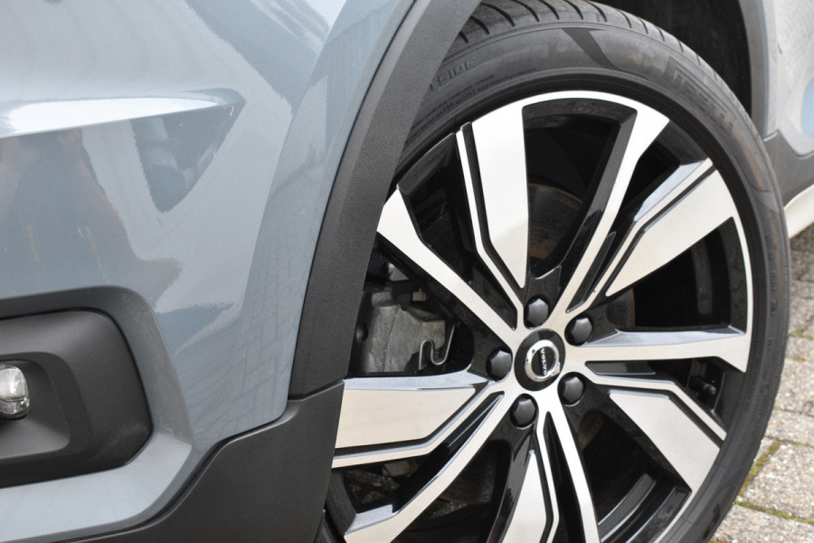Volvo XC40 Recharge P8 AWD R-Design 408PK | Panodak | EL. trekhaak | Parkeersensor voor en achter | Harman/Kardon |
