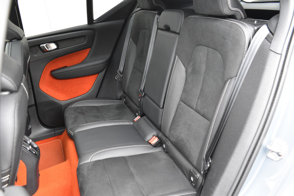 Volvo XC40 Recharge P8 AWD R-Design 408PK | Panodak | EL. trekhaak | Parkeersensor voor en achter | Harman/Kardon |