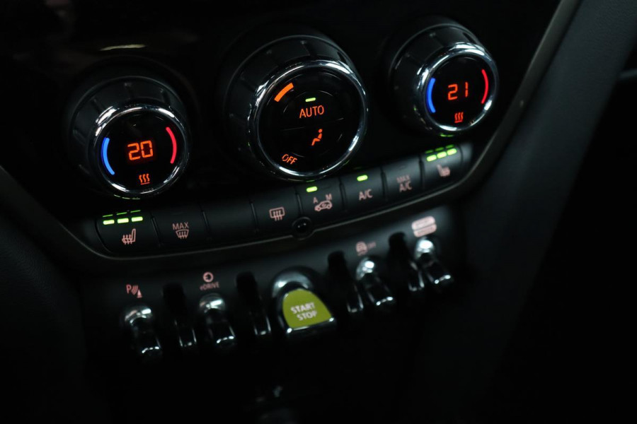 MINI Countryman 2.0 Cooper S E ALL4 Chil | Panoramadak | Adaptive cruise | Stoelverwarming | Camera | Leder | Head-Up | Harman/Kardon | Carplay | Navigatie | Park Assist | Climate control | Full LED