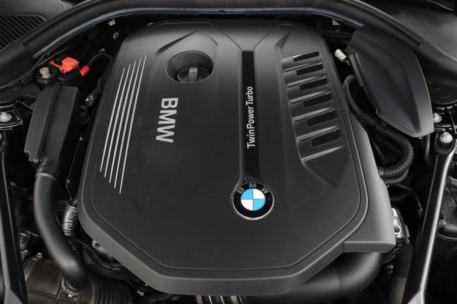 BMW 5 Serie 540i xDrive M Sport | Nappaleder | Head-up | Stoel & Stuurverwarming | Trekhaak | HiFi | 360 Camera | Sportstoelen | Navigatie