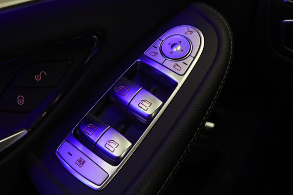 Mercedes-Benz C-Klasse 180 AMG | Carplay | Trekhaak | Stoelverwarming | Camera | Half leder | Full LED | Navigatie | Park Assist | DAB+