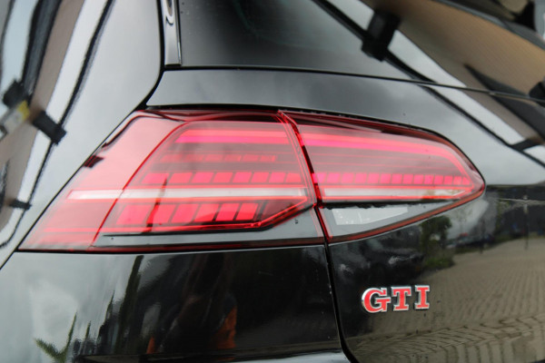 Volkswagen Golf 2.0 TSI GTI Performance/PANO/KEYELSS/ALCANTRARA/ACC/FRONT ASSIST/VOL