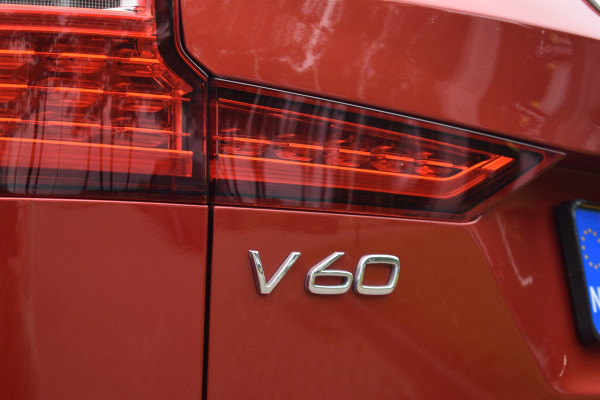 Volvo V60 T6 340PK Automaat Twin Engine AWD Inscription | Trekhaak | Panoramadak | ACC | Blis | Elektr. stoel | Leder | Stoelverwarming |