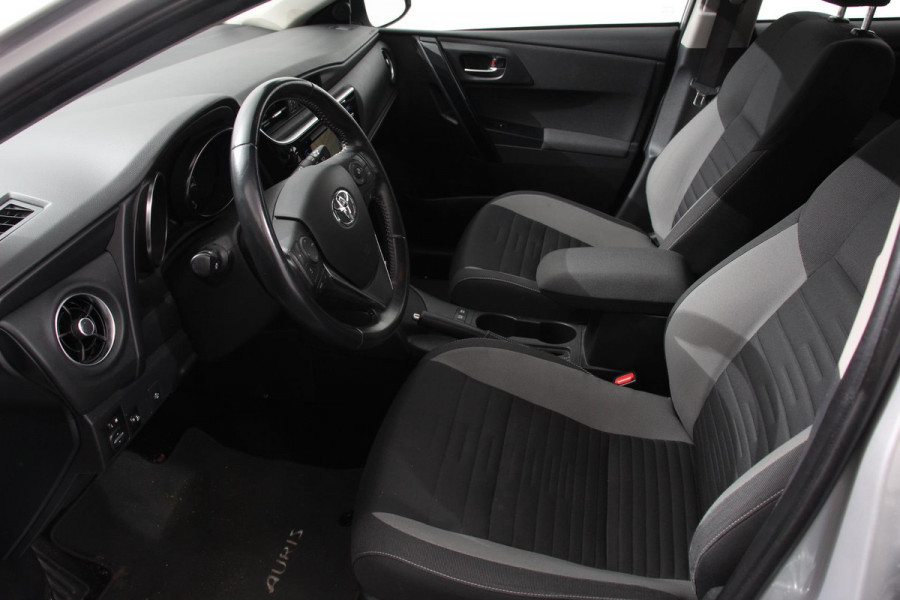 Toyota Auris 1.8 Hybrid Energy | Navigatie | Camera | Cruise Control | Climate Control | Trekhaak | Lichtmetalen velgen