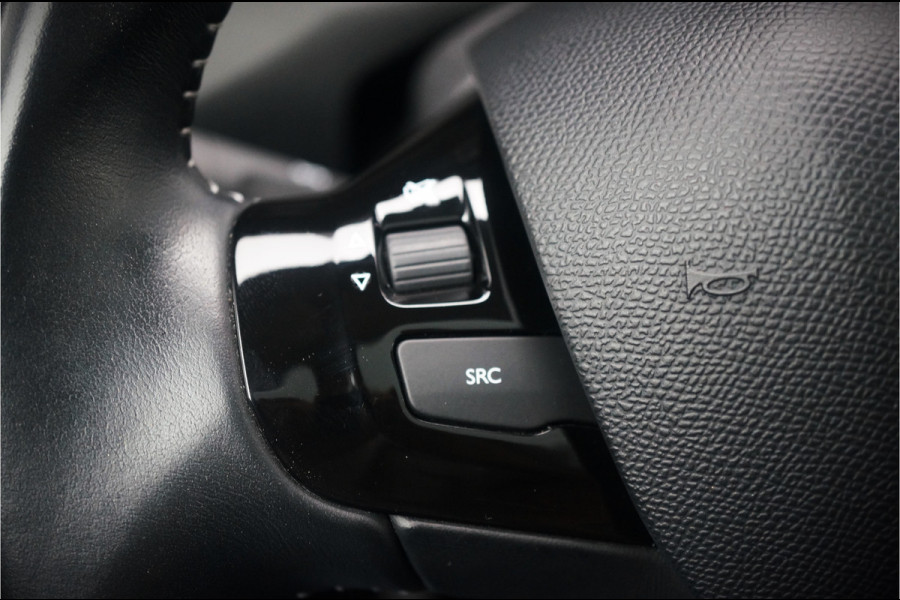 Peugeot 308 1.2 PureTech Allure | LED | Keyless | Navigatie | 1e eigenaar | Panoramadak | Trekhaak | Adaptive Cruise Control | Bluetooth | Climate Control |