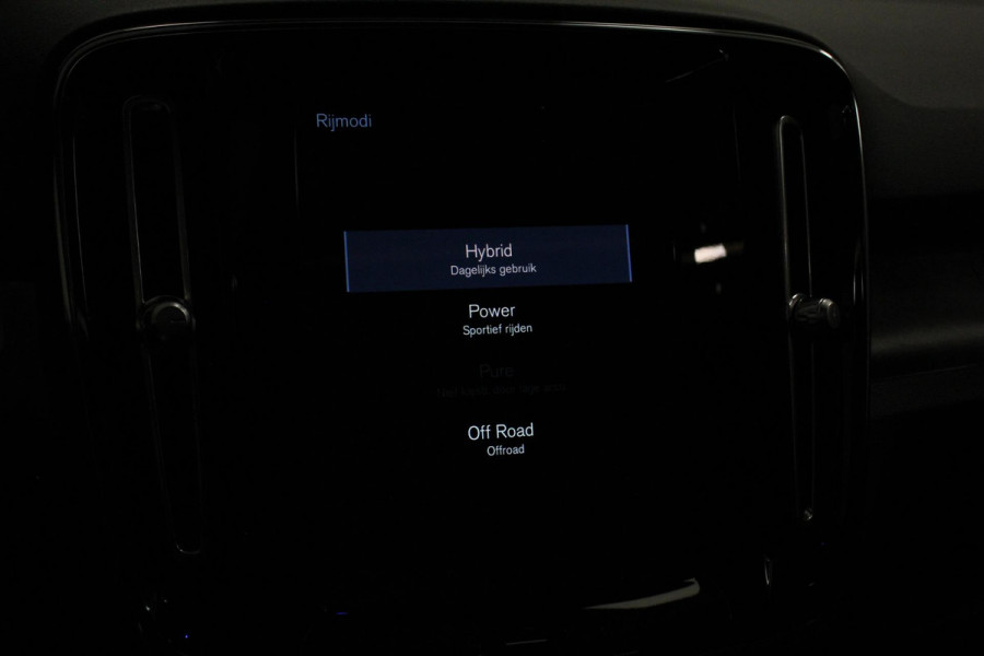 Volvo XC40 1.5 T5 Recharge Ultimate Dark MY 2023 PHEV | Electrisch Glazen Panorama dak | Navigatie | Dab | Led | Adaptive Cruise Control | Camera | Parkeer sensoren