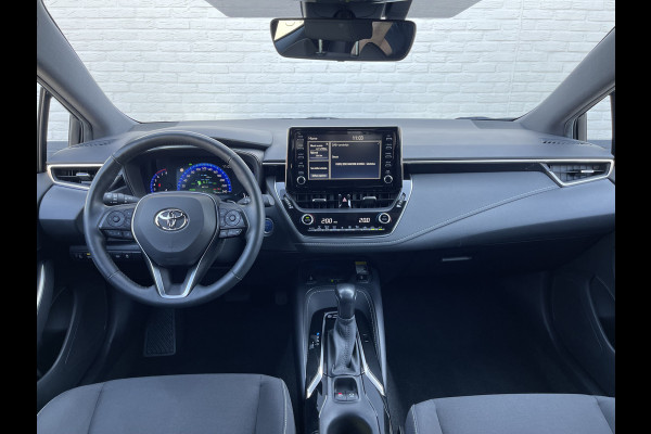 Toyota Corolla 2.0 Hybrid Style Bi-Tone | CarPlay | Camera | ACC | LED | DAB+ | 17 inch