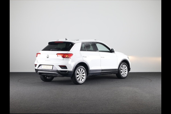 Volkswagen T-Roc 1.5 TSI Style 150 pk | Navigatie | Parkeersensoren | Achteruitrijcamera | Autom. airco | Elektr. achterklep |
