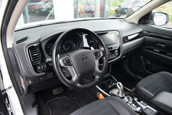 Mitsubishi Outlander 2.4 PHEV Intense | Apple CarPlay | Leer/ Alcantara | Camera | Cruise